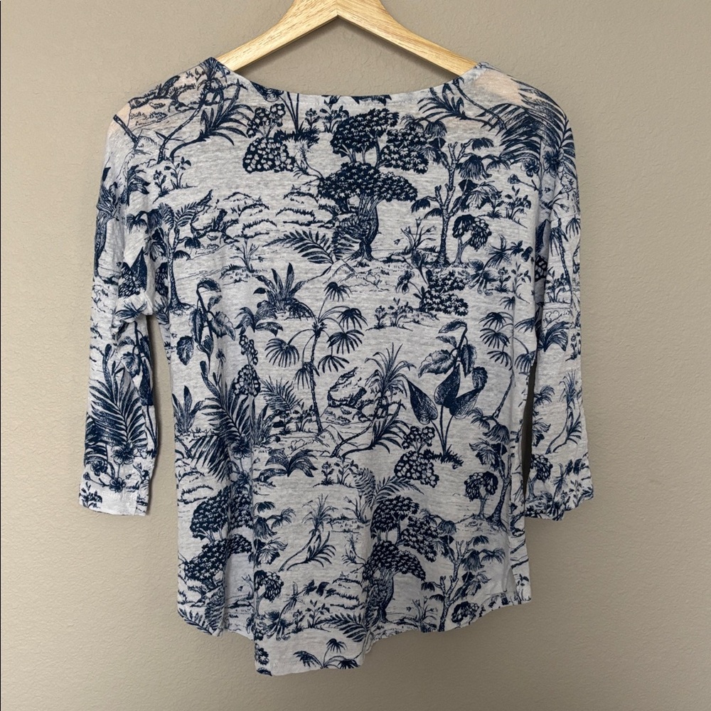 Nicole Miller NY 100% Linen Women's Top Blue White Exotic Print Size Medium Tee - Picture 2 of 9